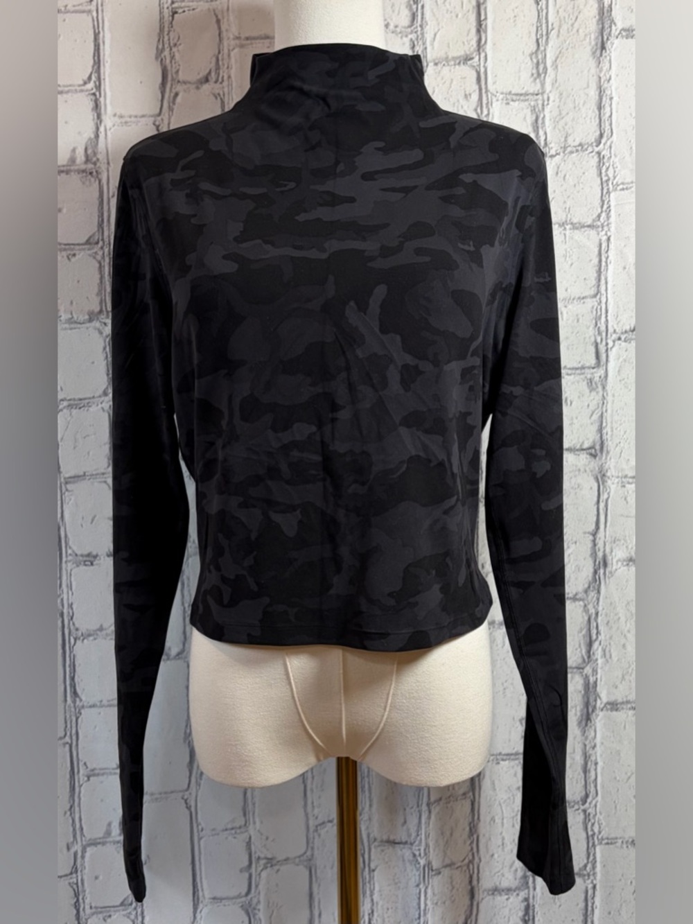 Lululemon Size:12 Black Camouflage Turtleneck Long-Sleeve Top